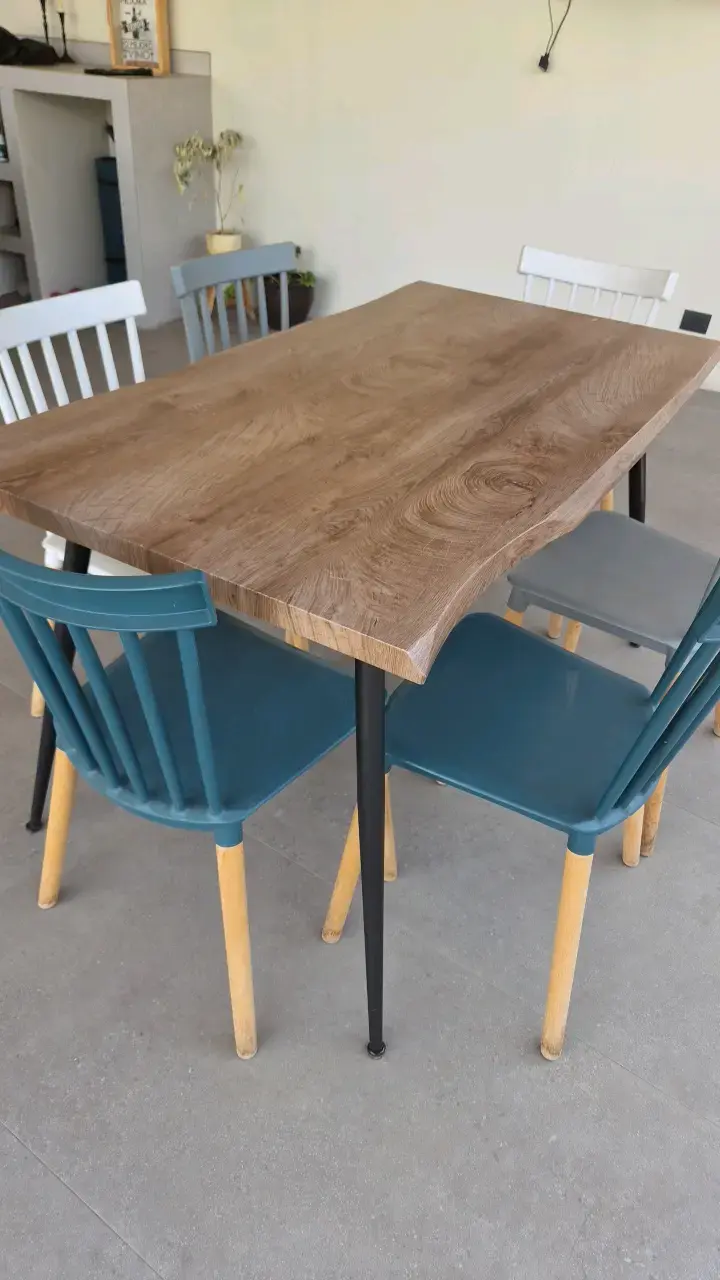 Mesa de Comedor de Madera con Sillas - 2