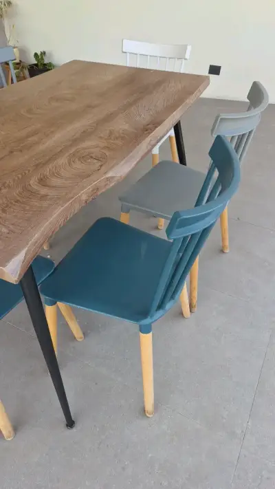 Mesa de Comedor de Madera con Sillas - miniatura 3