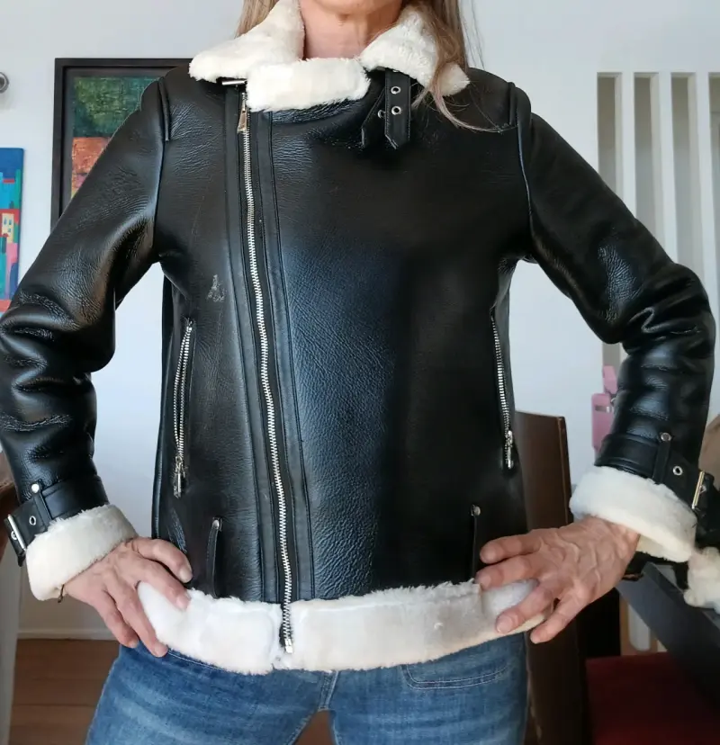 Chaqueta negra con forro de piel - 2