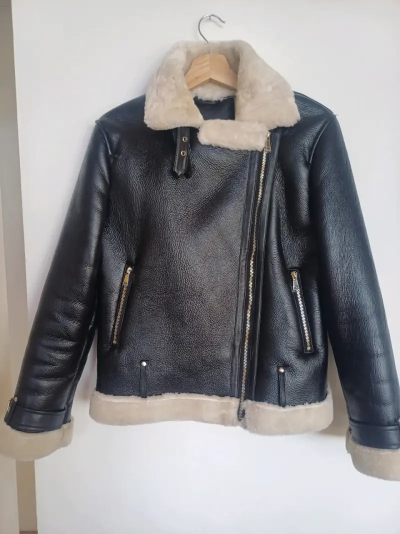 Chaqueta negra con forro de piel - 3