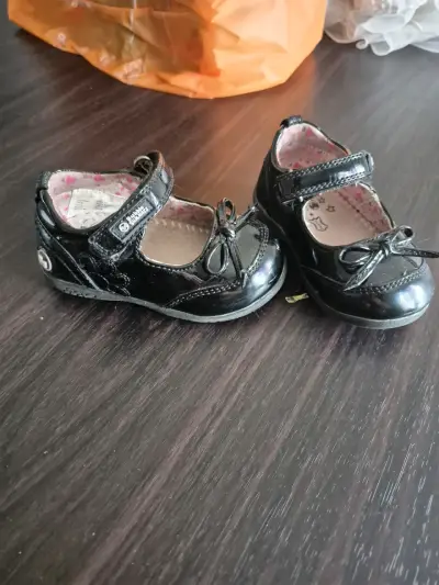Zapatos de charol negros para niña talla 20 - miniatura 2