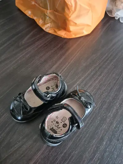 Zapatos de charol negros para niña talla 20 - miniatura 3