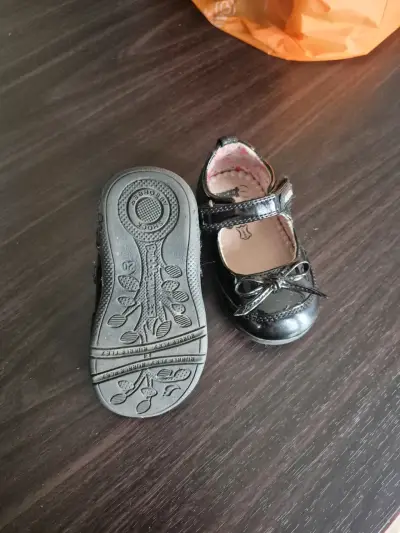 Zapatos de charol negros para niña talla 20 - miniatura 5