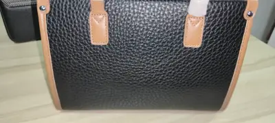 Bolso de mano negro con detalles marrones - miniatura 1