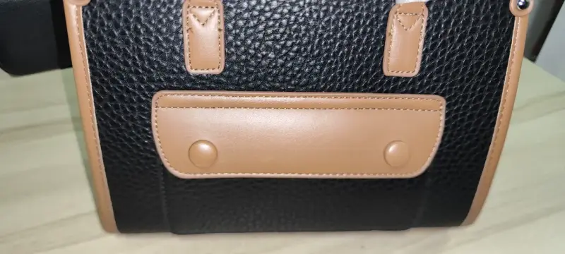 Bolso de mano negro con detalles marrones - 4