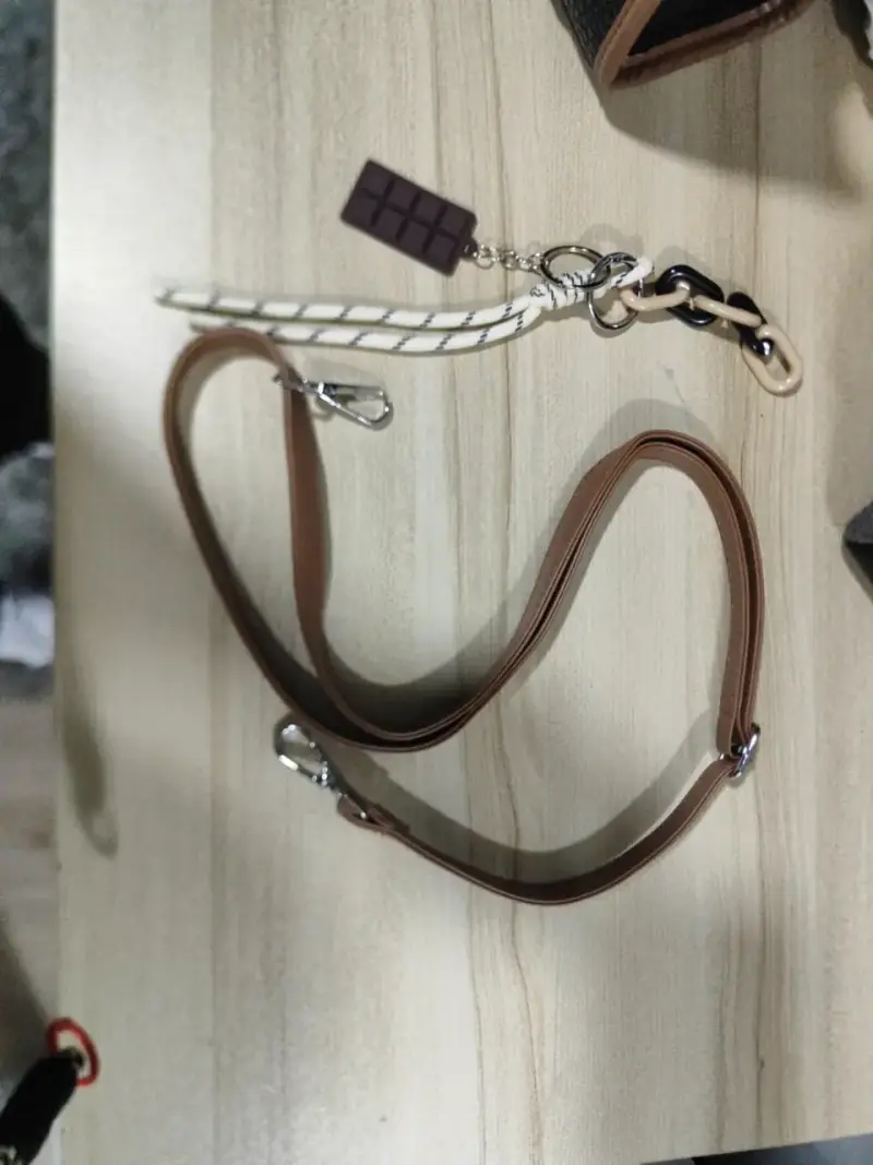 Bolso de mano negro con detalles marrones - 5