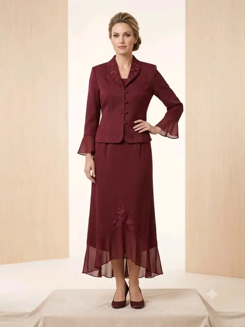 Conjunto de falda y chaqueta burdeos elegante
