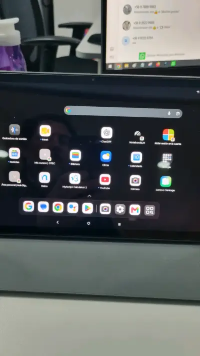 Tablet Lenovo Tab M10 con Android y accesorios - miniatura 2