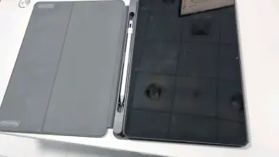 Tablet Lenovo Tab M10 con Android y accesorios - miniatura 6
