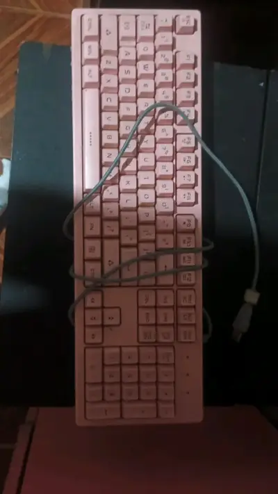 Teclado USB rosa con diseño compacto - miniatura 1