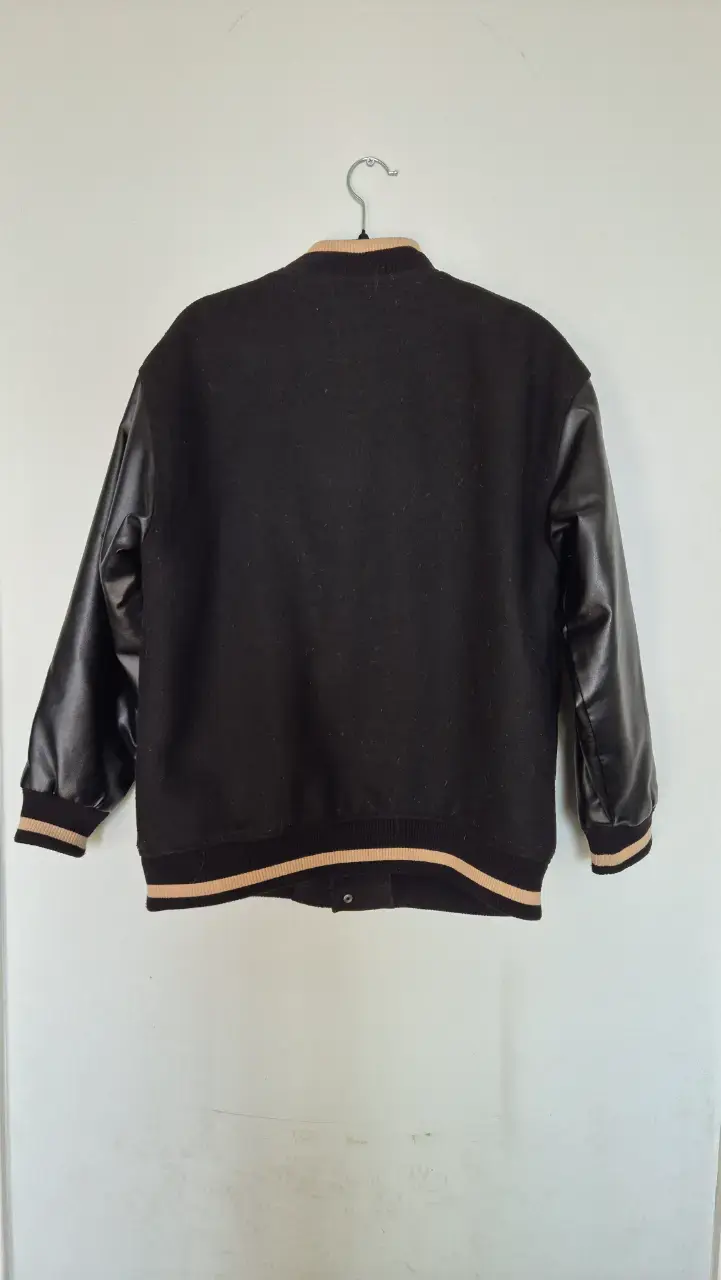 Chaqueta varsity juvenil Zara negra - 2