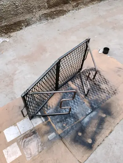 Parrilla portátil de hierro plegable - miniatura 1