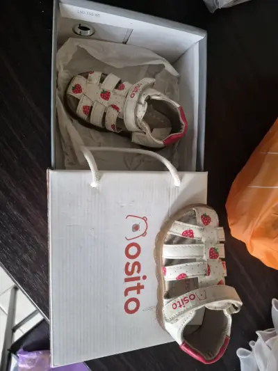 Sandalias de niña con diseño de frutillas, Osito - miniatura 1