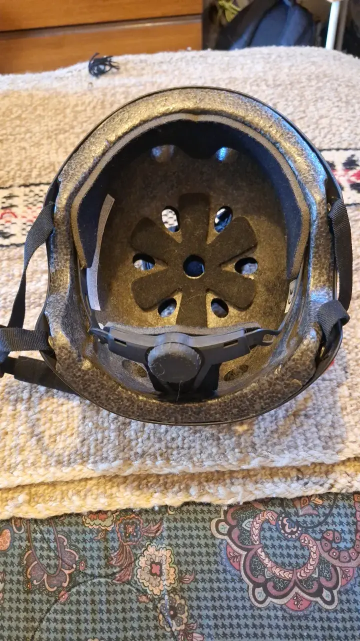 Casco de protección negro para ciclismo y skate - 3