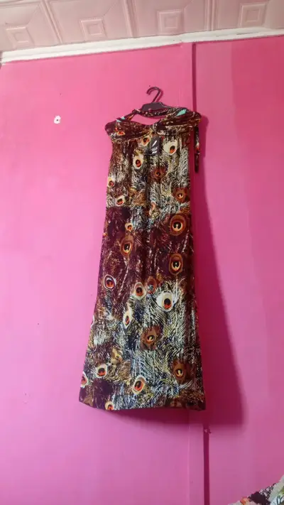 Vestido largo estampado de plumas - miniatura 1