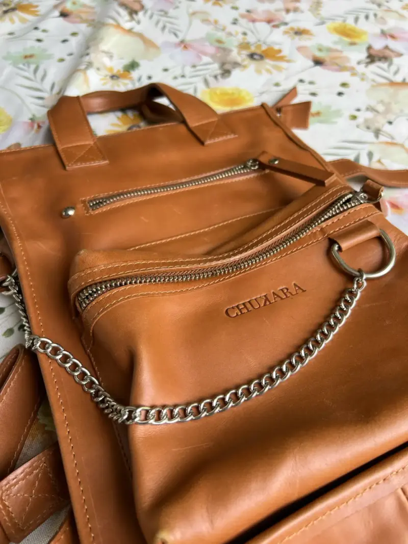 Mochila de cuero marrón con cadena Chukara - 1