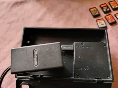 Nintendo Switch con juegos y accesorios - miniatura 3