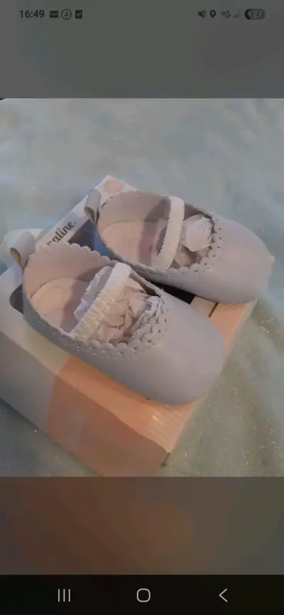 Zapatos de bebé blancos Opaline con diseño delicado - miniatura 1