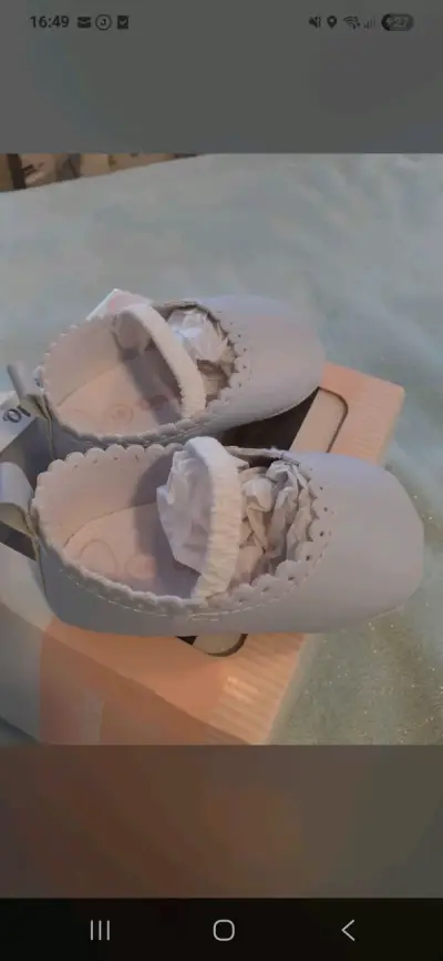 Zapatos de bebé blancos Opaline con diseño delicado - miniatura 2