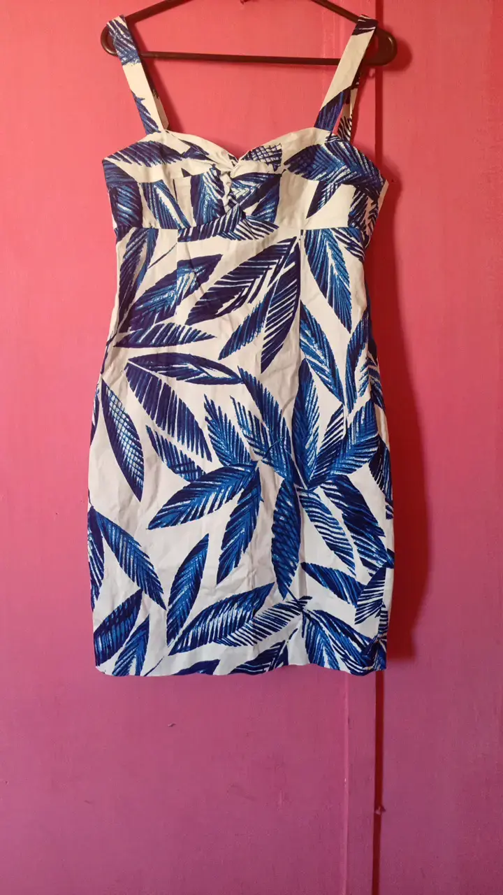 Vestido corto Elásticado estampado hojas azules - 1