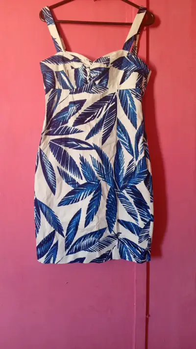 Vestido corto Elásticado  estampado hojas azules - miniatura 1