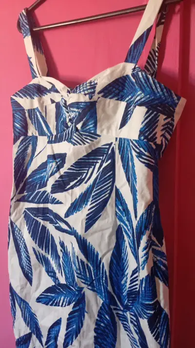 Vestido corto Elásticado  estampado hojas azules - miniatura 3