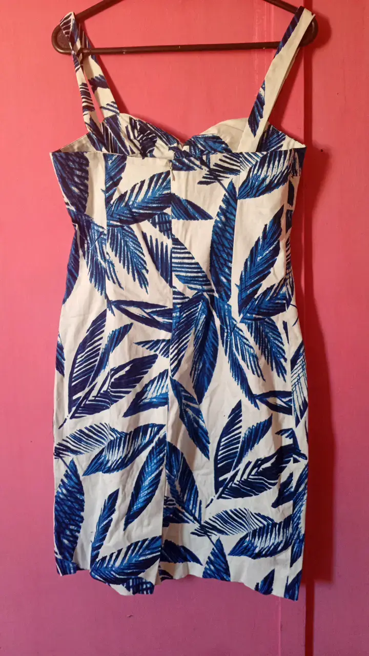 Vestido corto Elásticado estampado hojas azules - 4