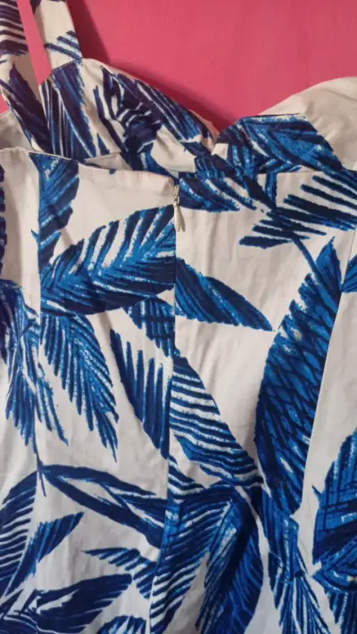 Vestido corto Elásticado  estampado hojas azules - miniatura 5