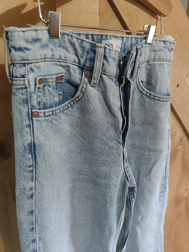 Jeans de mezclilla azul claro Zara para mujer - 5