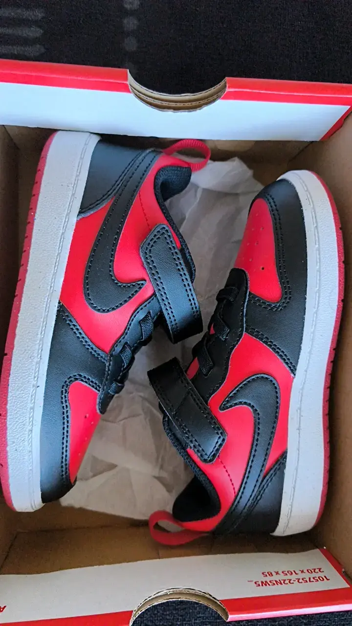 Zapatillas deportivas infantiles Nike rojo y negro - 1