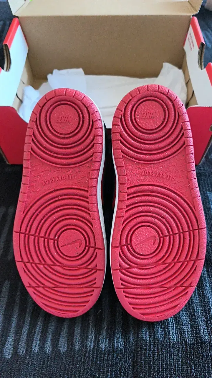 Zapatillas deportivas infantiles Nike rojo y negro - 2