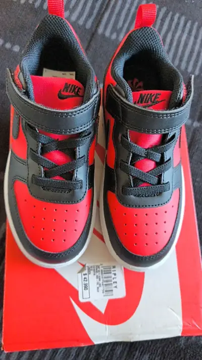 Zapatillas deportivas infantiles Nike rojo y negro - miniatura 3