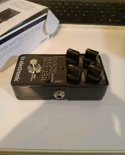 Pedal de distorsión TC Electronic Dark Matter - miniatura 3