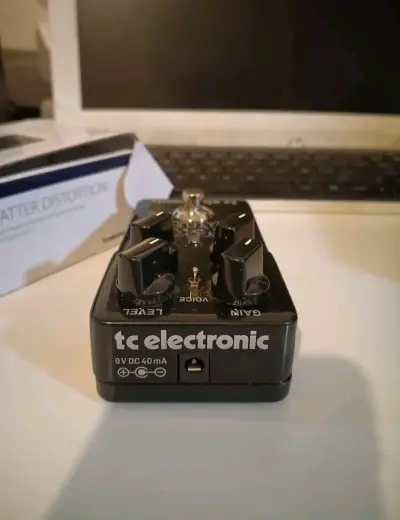 Pedal de distorsión TC Electronic Dark Matter - miniatura 5