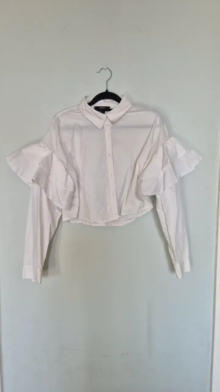Blusa crop blanca volantes Forever 21 - 1