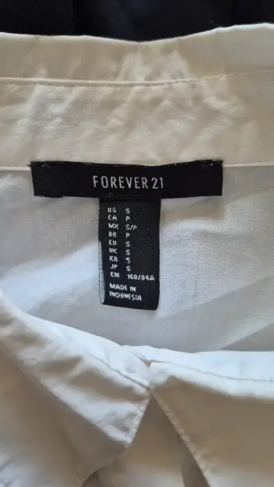 Blusa crop blanca volantes Forever 21 - miniatura 3