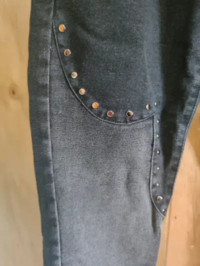Jeans negros con tachas para mujer talla 36 - miniatura 2