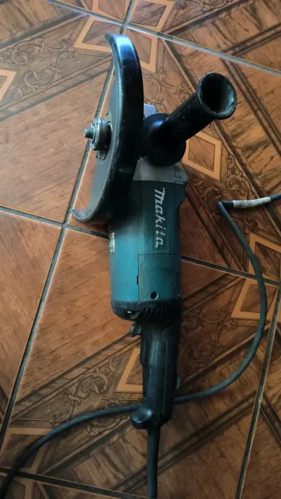 Esmeril angular Makita con discos adicionales - miniatura 2