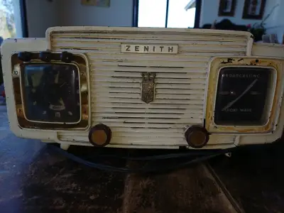 Radio-reloj vintage Zenith funcionando - miniatura 1