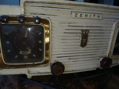 Radio-reloj vintage Zenith funcionando - miniatura 2