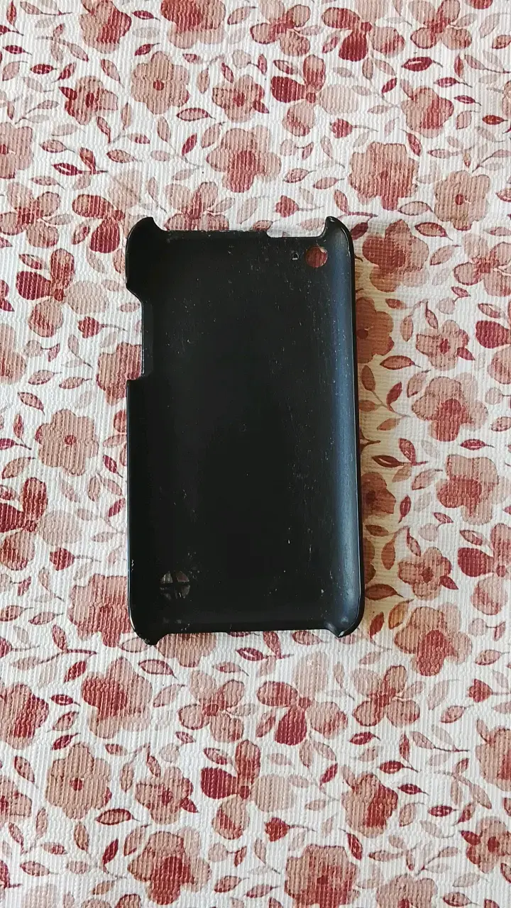 iPod Touch 4th gen con funda y cable original - 5