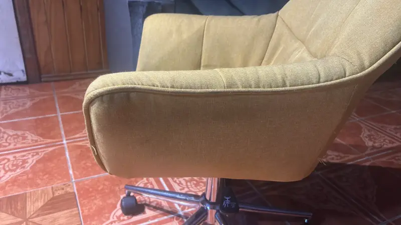 Silla de oficina giratoria color mostaza - 2