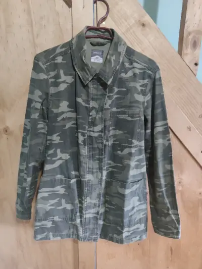 Chaqueta camuflada  verde Opposite para mujer - miniatura 1