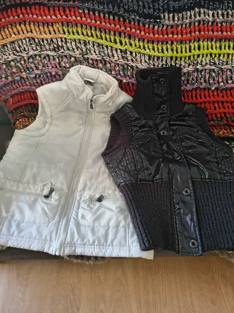 Chalecos sin mangas para mujer en blanco y negro