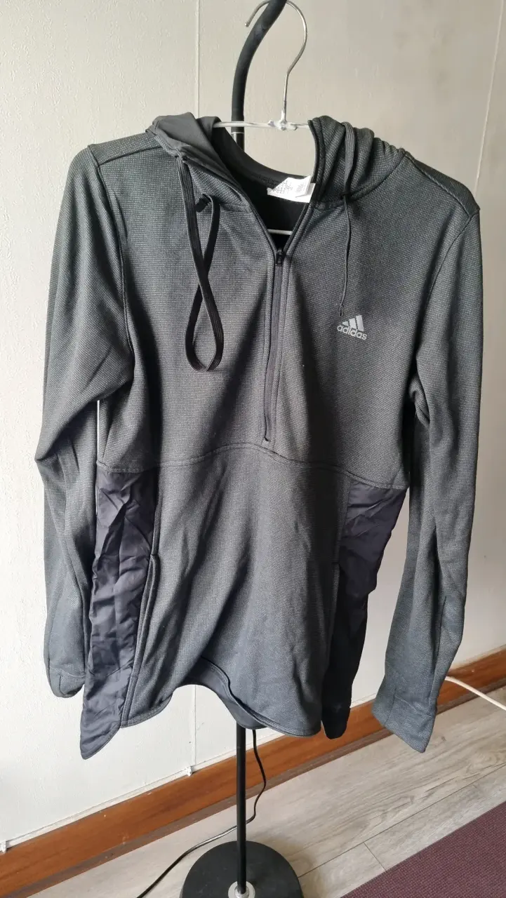 Polerón deportivo gris Adidas con capucha - 2