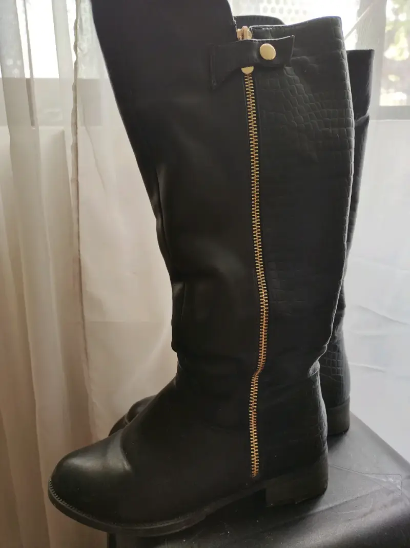 Botas negras altas con cierre lateral (35)