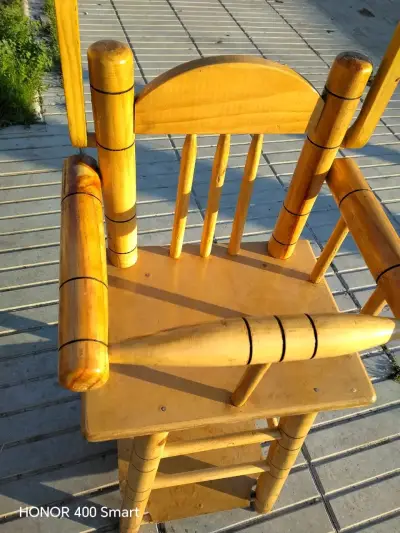 Silla alta de madera para bebé - miniatura 1