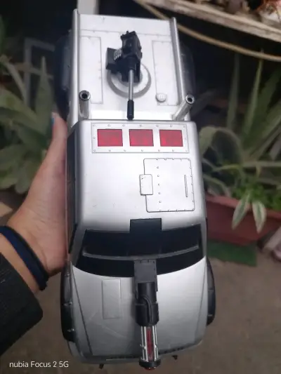 Camioneta de juguete Chevrolet Silverado gris - miniatura 2