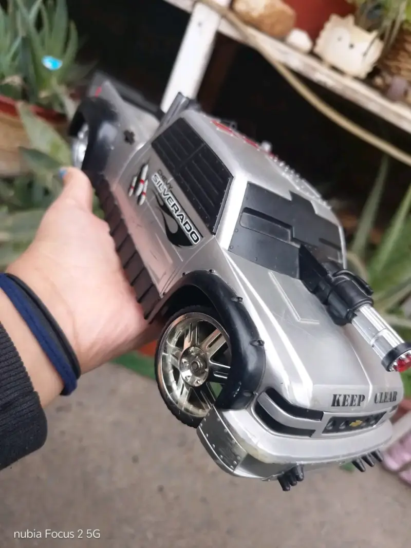 Camioneta de juguete Chevrolet Silverado gris - 3