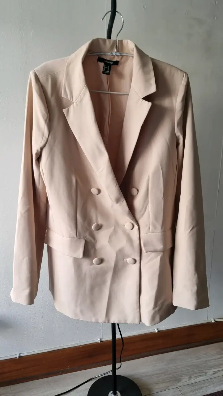 Blazer beige de mujer Forever 21 elegante